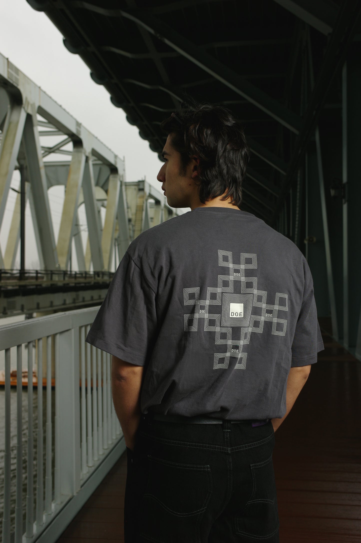 DOE CHINESE KNOT TEE