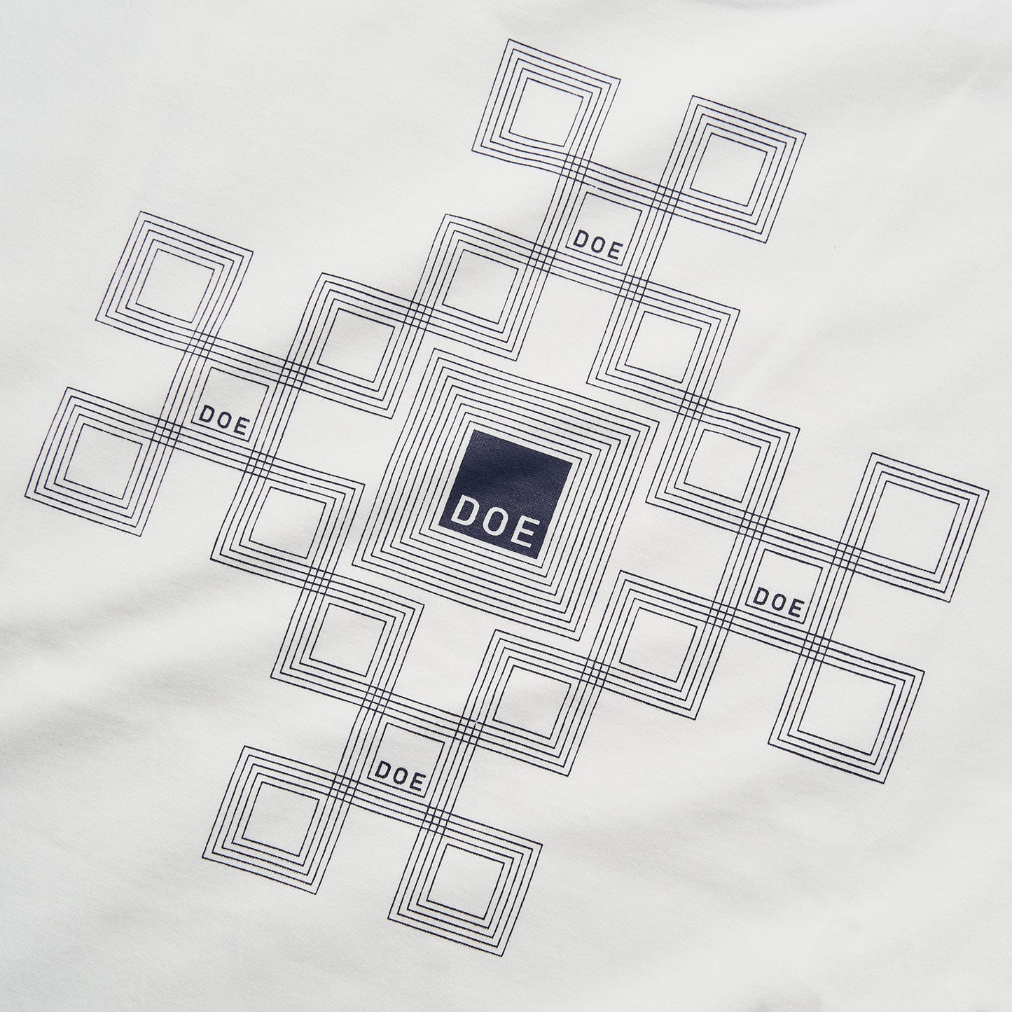 DOE CHINESE KNOT TEE