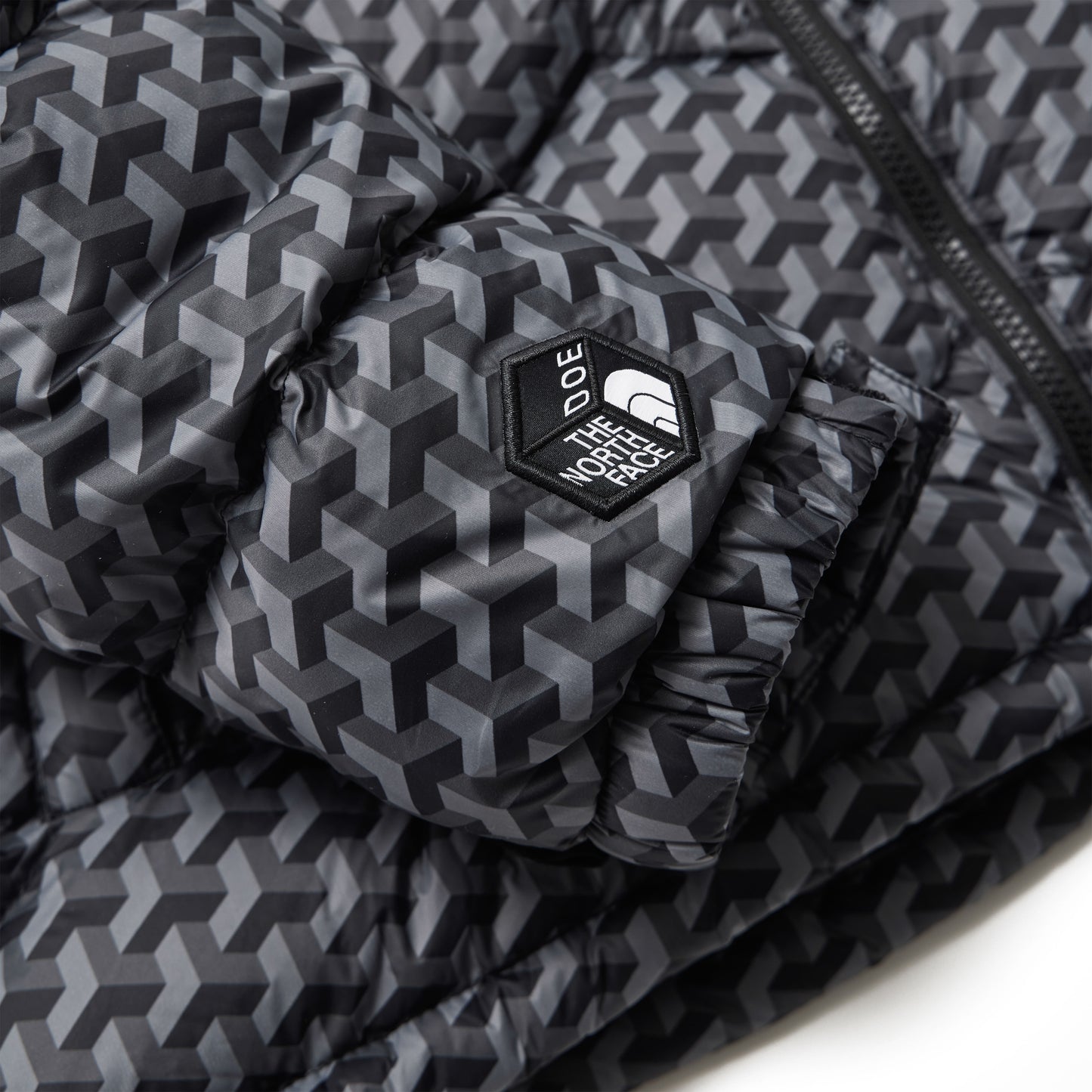 THE NORTH FACE x DOE HEXAGON PRINTED DOWN JACKET