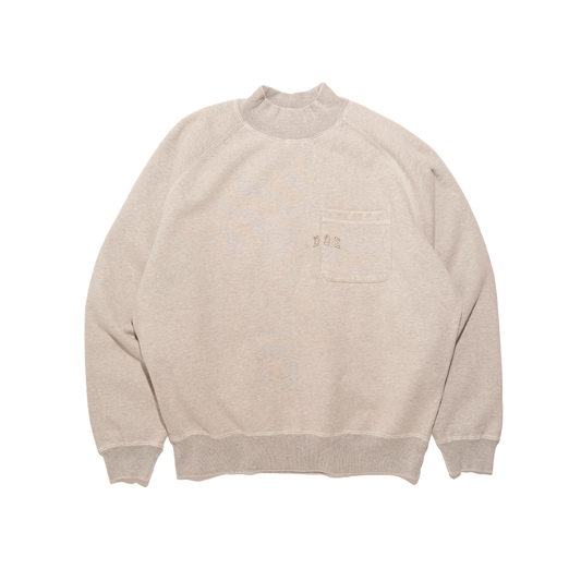 DOE WASHED COLLEGE LOGO EMBROIDERY MOCKNECK