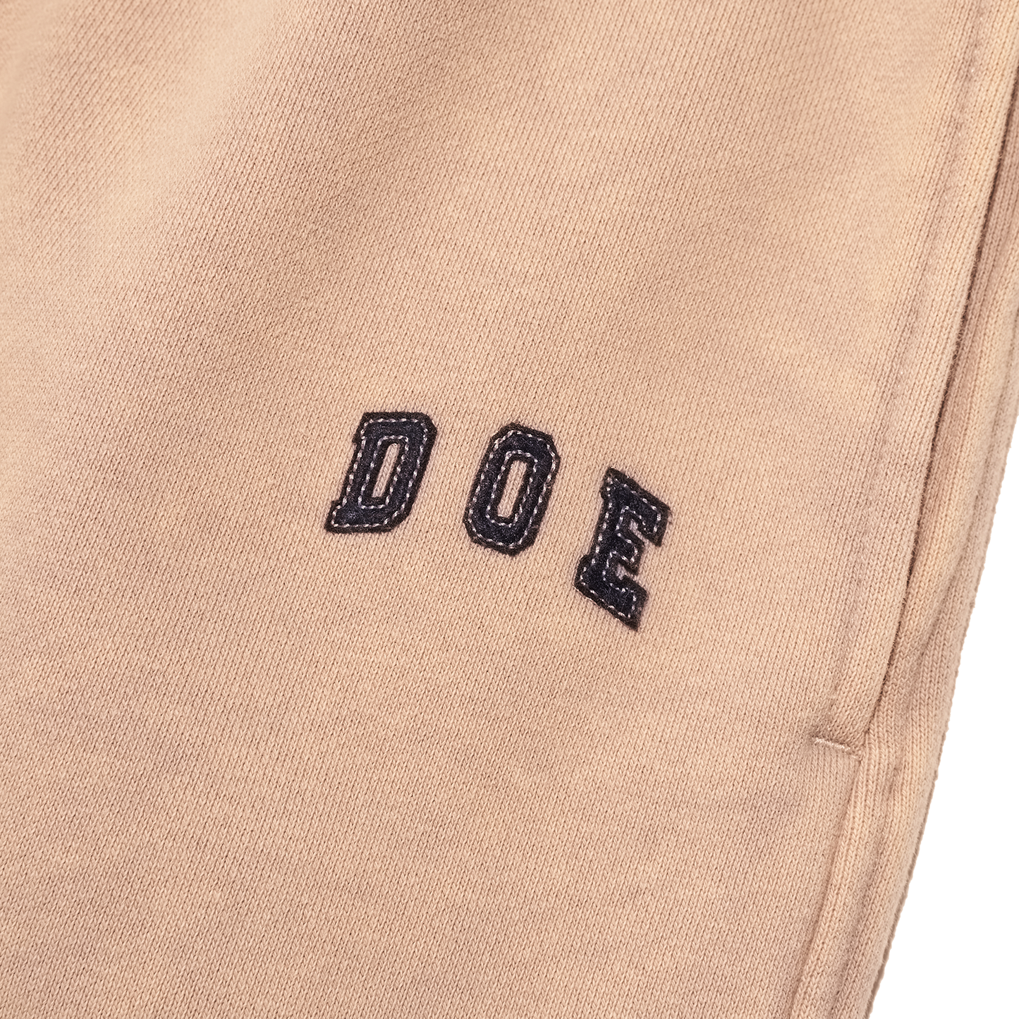DOE WASHED COLLEGE LOGO EMBROIDERY SWEATPANTS