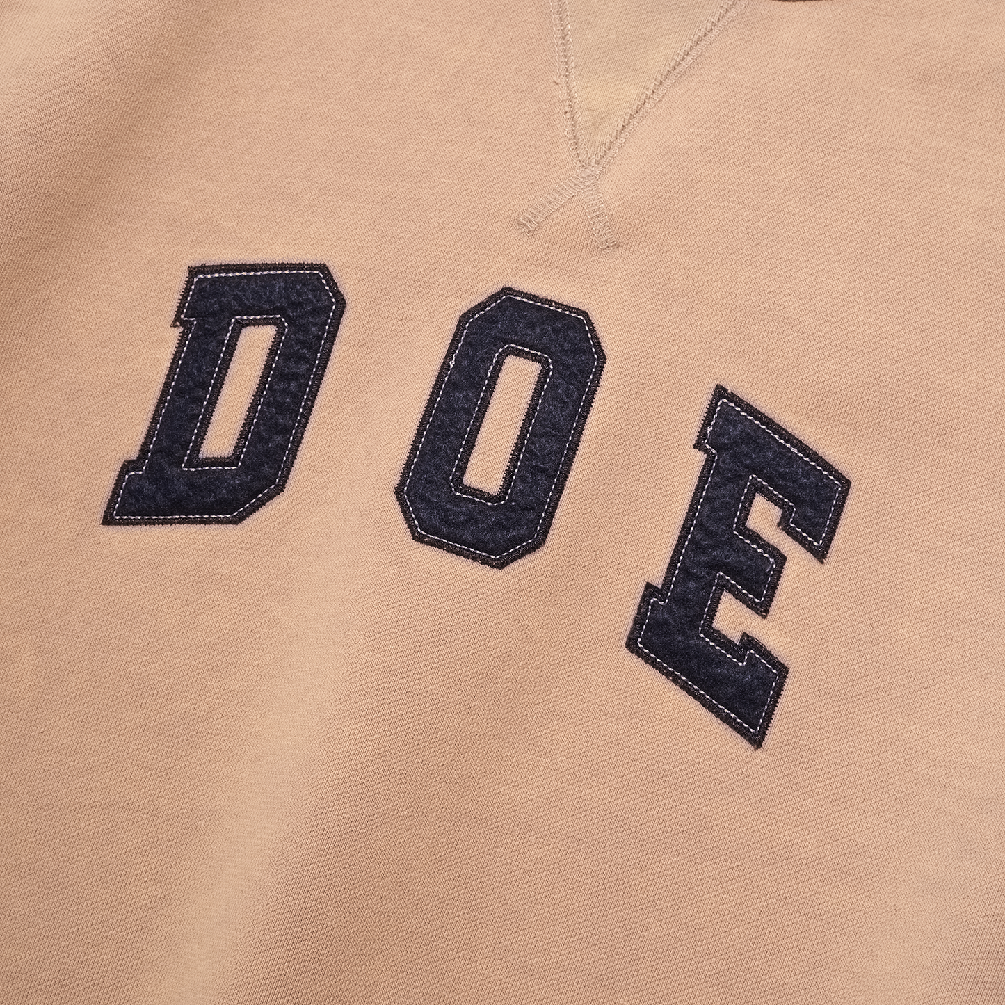 DOE WASHED COLLEGE LOGO EMBROIDERY CREWNECK