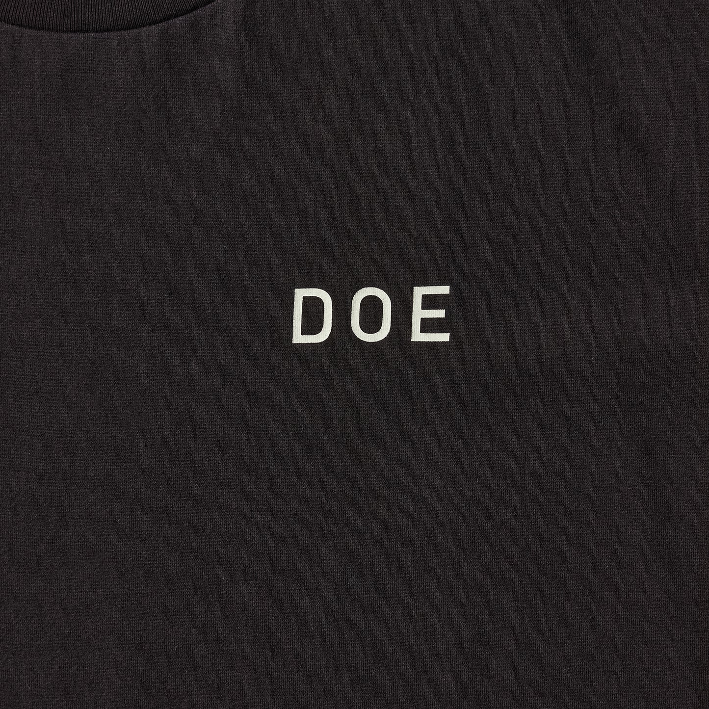 DOE ILLUSION SQUARE LOGO TEE