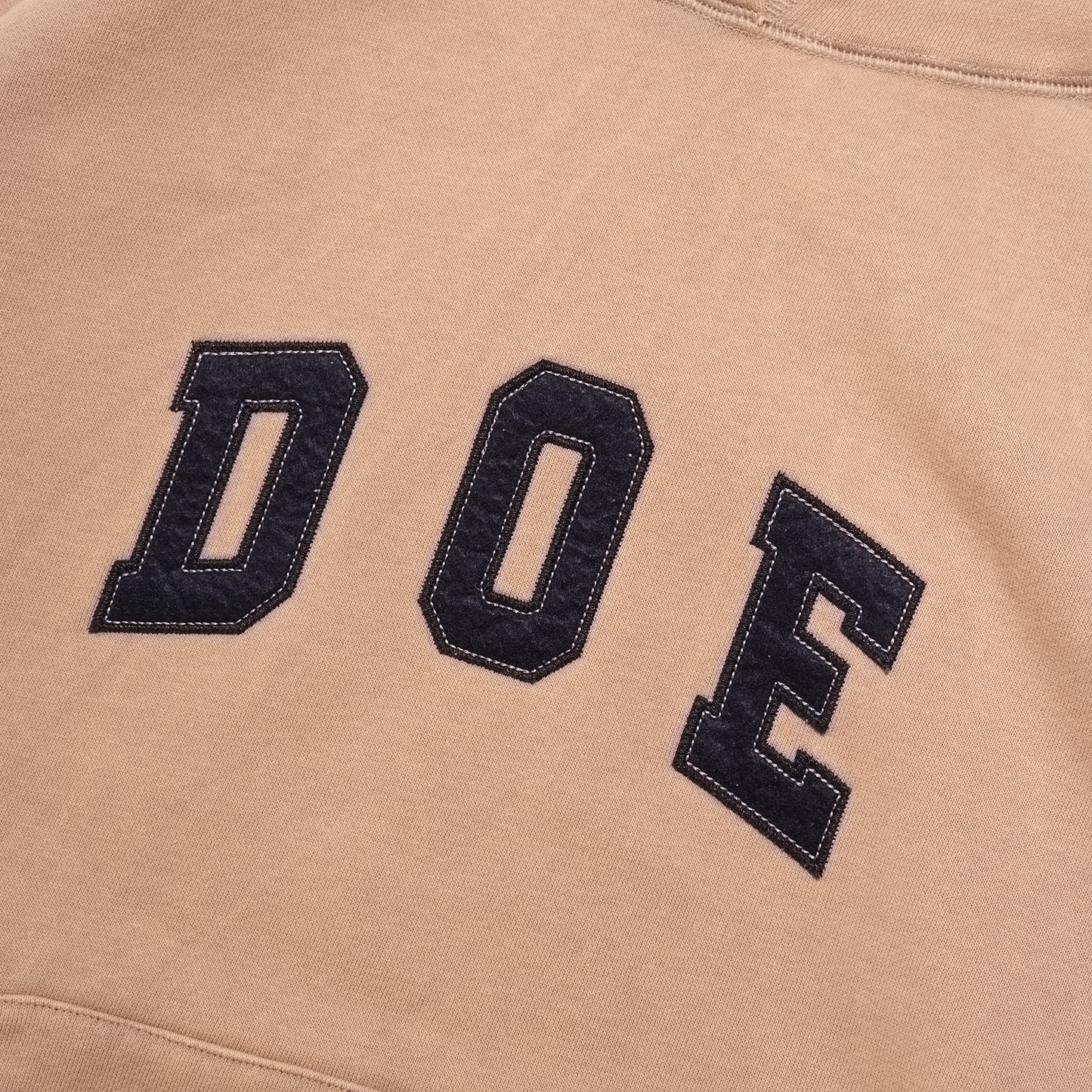 DOE WASHED COLLEGE LOGO EMBROIDERY
