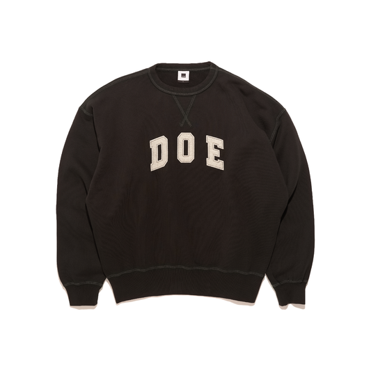 DOE DYED COLLEGE LOGO EMBROIDERY CREWNECK