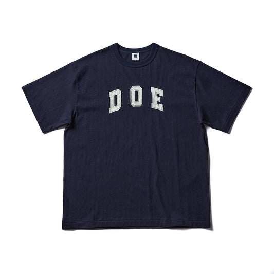 DOE COLLEGE LOGO TEE